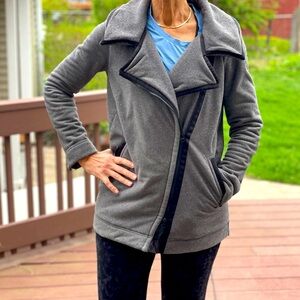 Lululemon fleece jacket women’s size S or 6